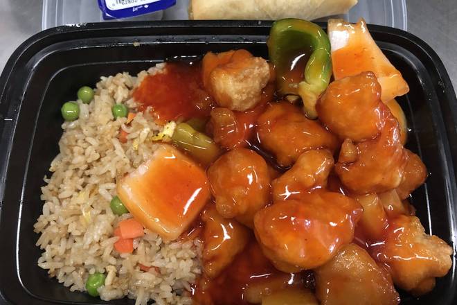 General Tao Chicken With fried Rice ( with spring rolls) 左宗堂鸡饭